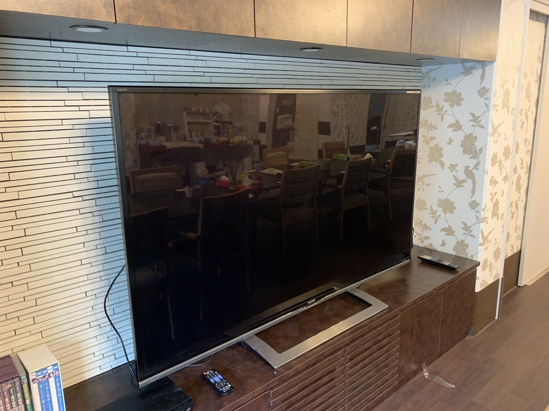 大画面テレビのある部屋