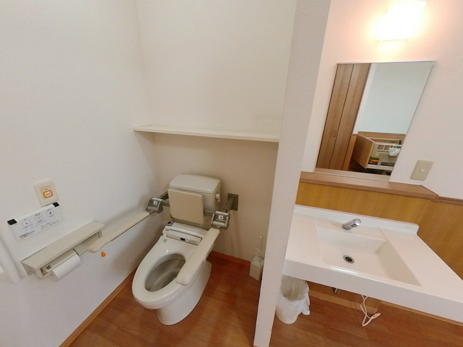 使いやすいトイレと洗面台