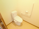 明るく清潔な居室のトイレスペース