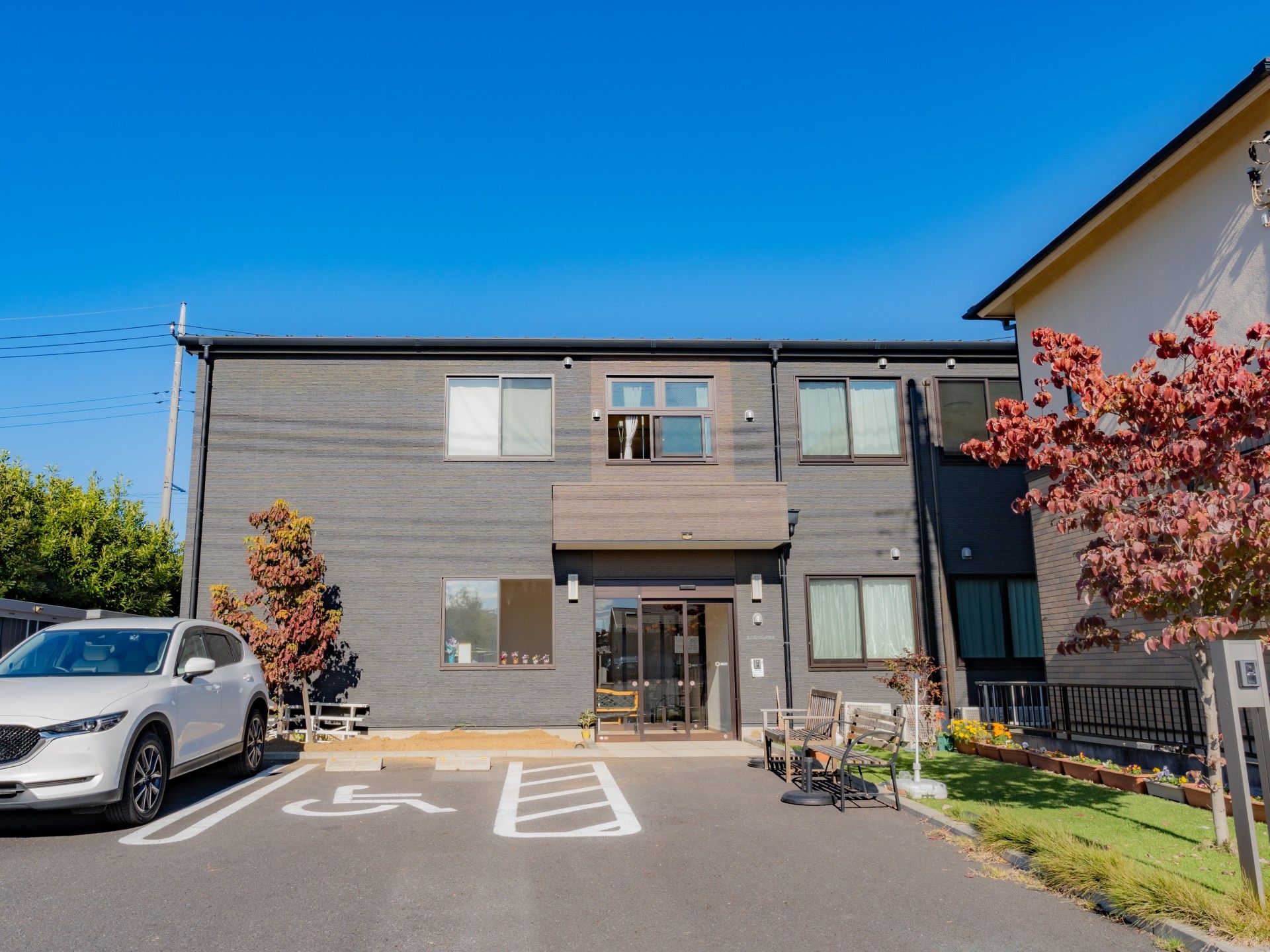外観の落ち着いた施設