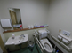 介護施設の清潔なトイレの一室