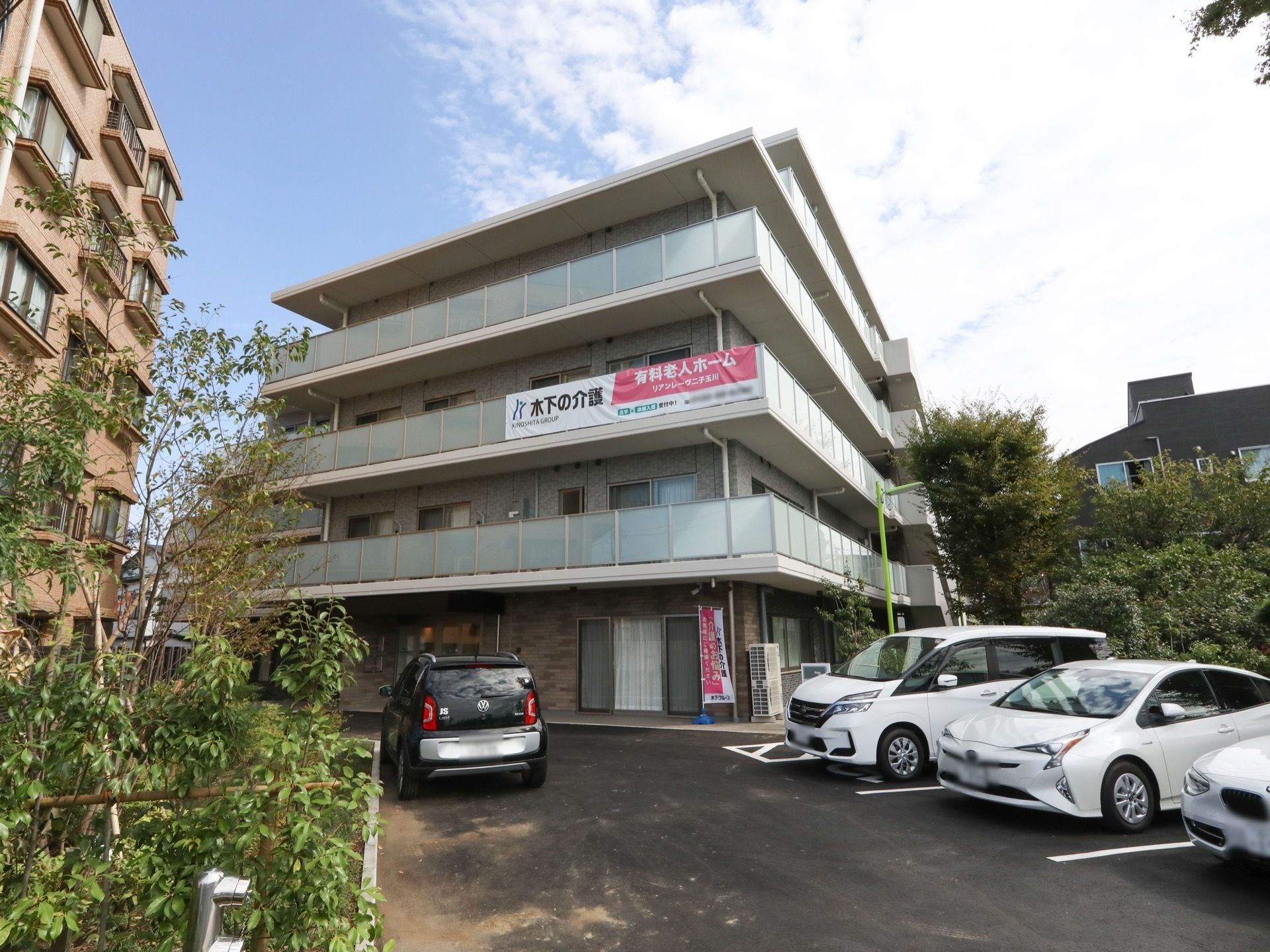 施設の周りは住宅街で、緑もたくさんあり落ち着いた雰囲気。日当たりも良いので、気持ちよく過ごすことができる。