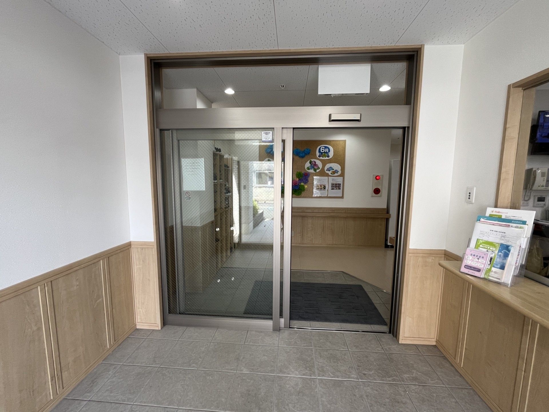 車椅子対応の出入口