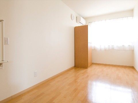 「フォーユー東大阪」の居室。12㎡と充実な広さを備えている。