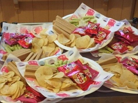 「フォーユー東大阪」のお菓子。豊富なお菓子が盛り沢山。
