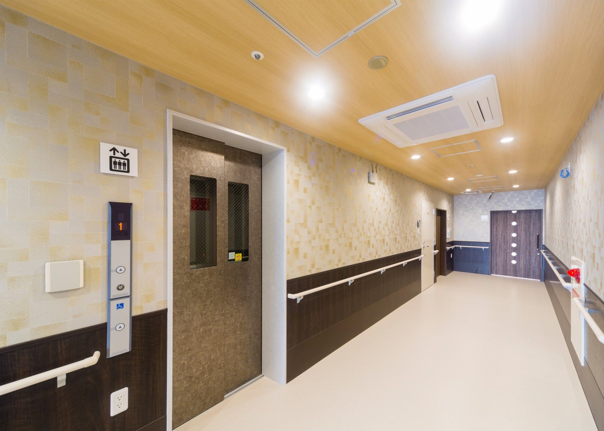 綺麗な施設の廊下