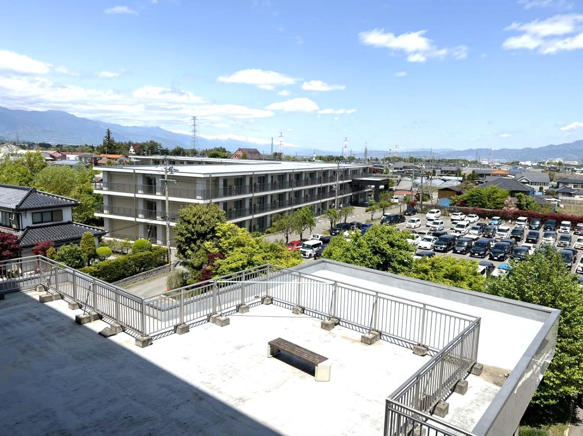 街並みや山々が見える景色