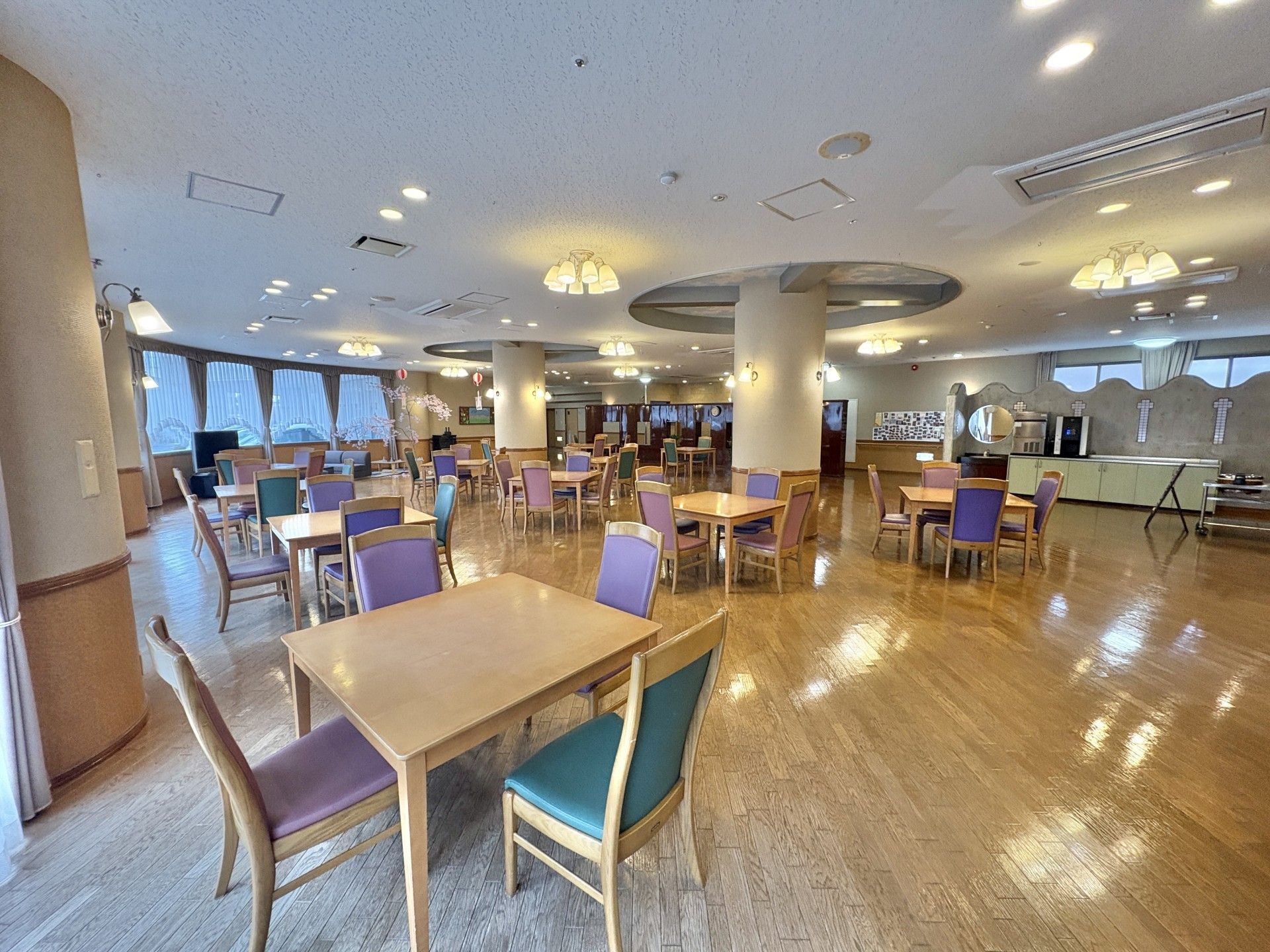 スタッフが寄り添って入居者様へ対応