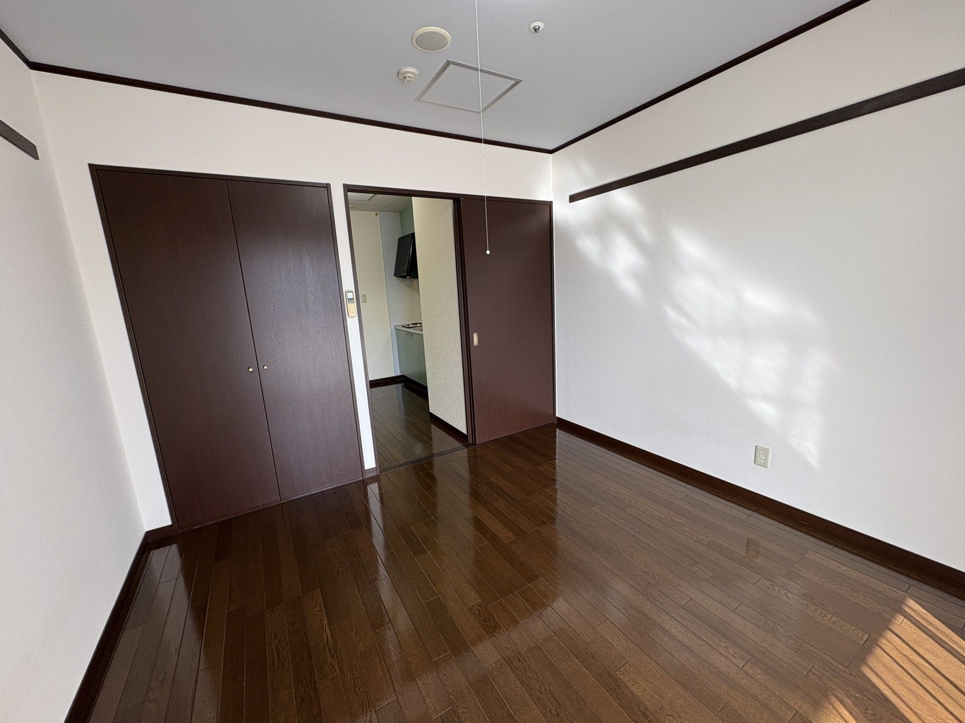 日差しが差し込む部屋