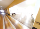 介護施設の明るい廊下の様子