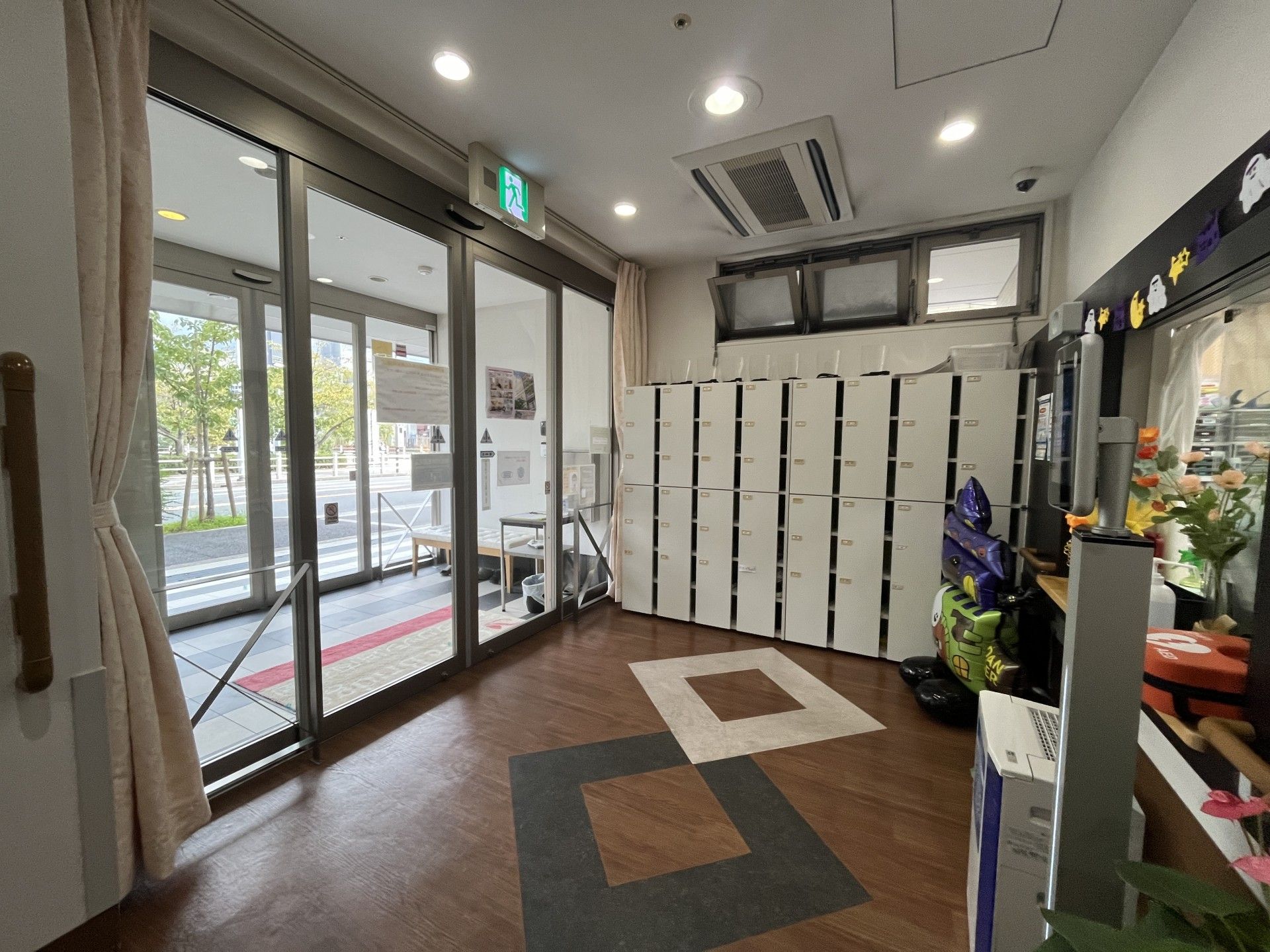 明るく開放的なエントランスホール