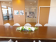 会議室の内装と眺望が美しい部屋