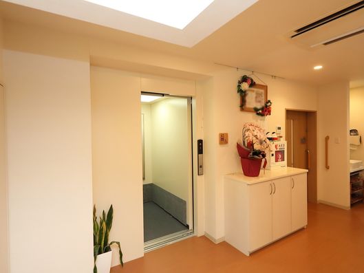 エレベーター前