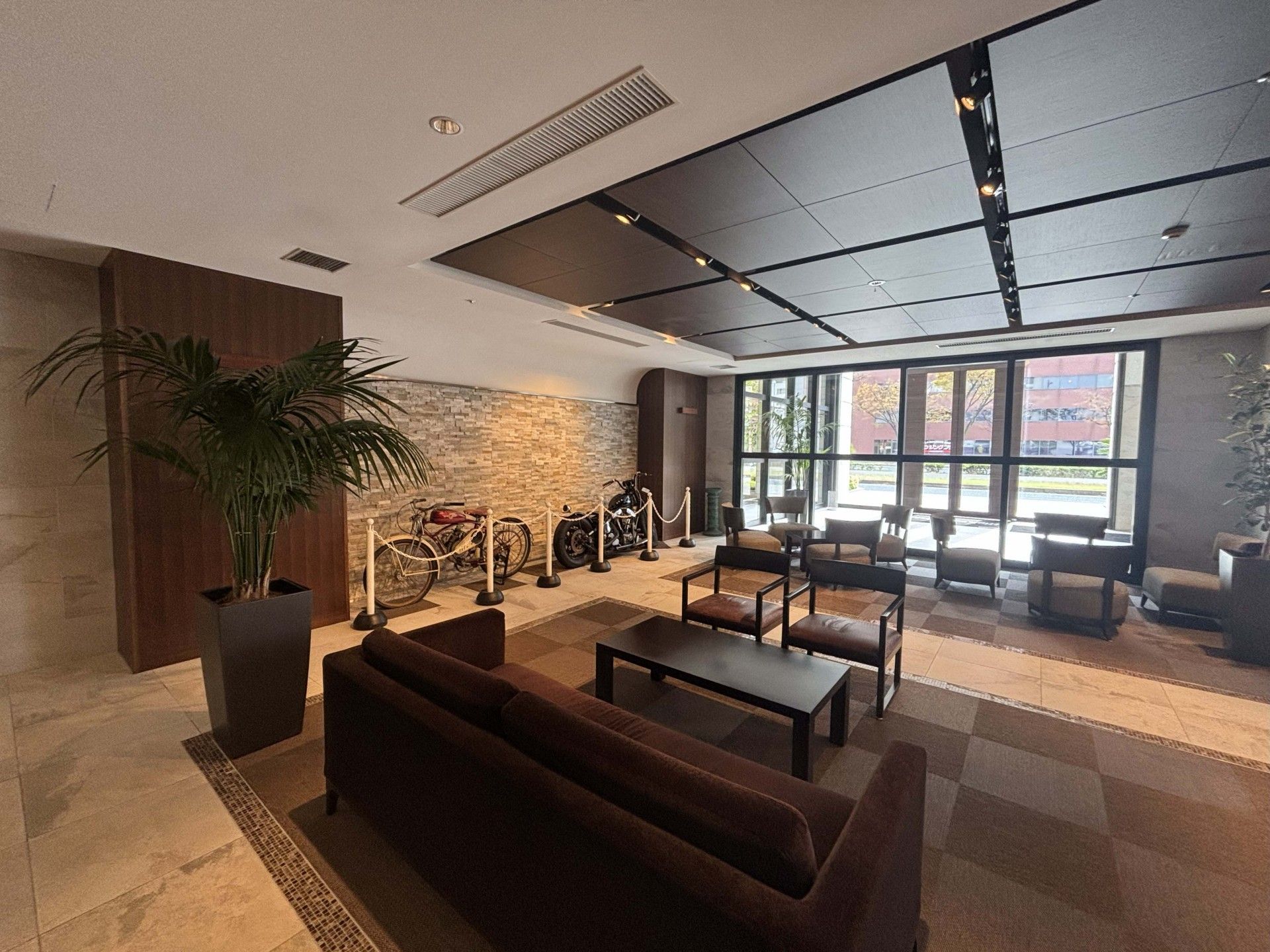 自転車が並ぶ落ち着いた空間