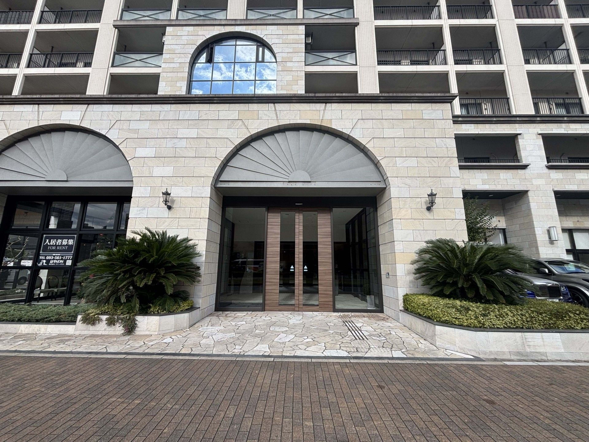 エントランスの外観