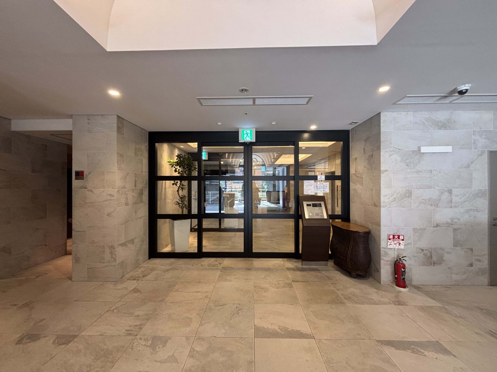 広いエントランス