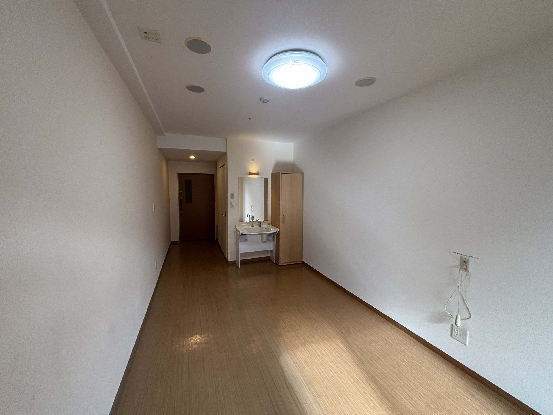 明るい個室の一角