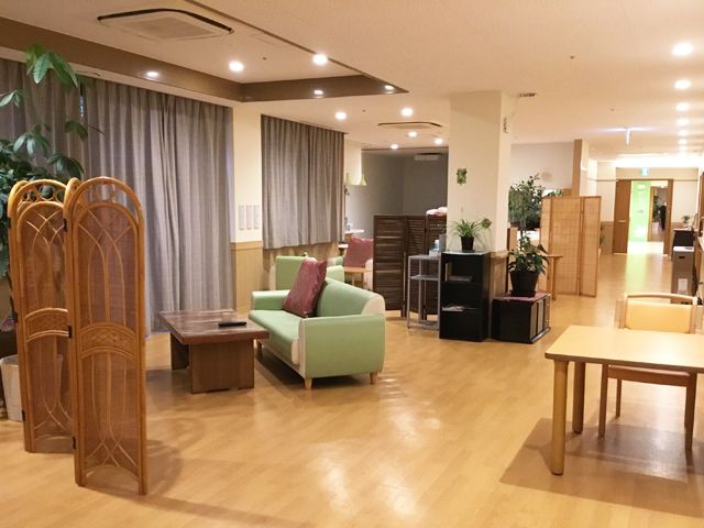 落ち着いた雰囲気の共有スペース