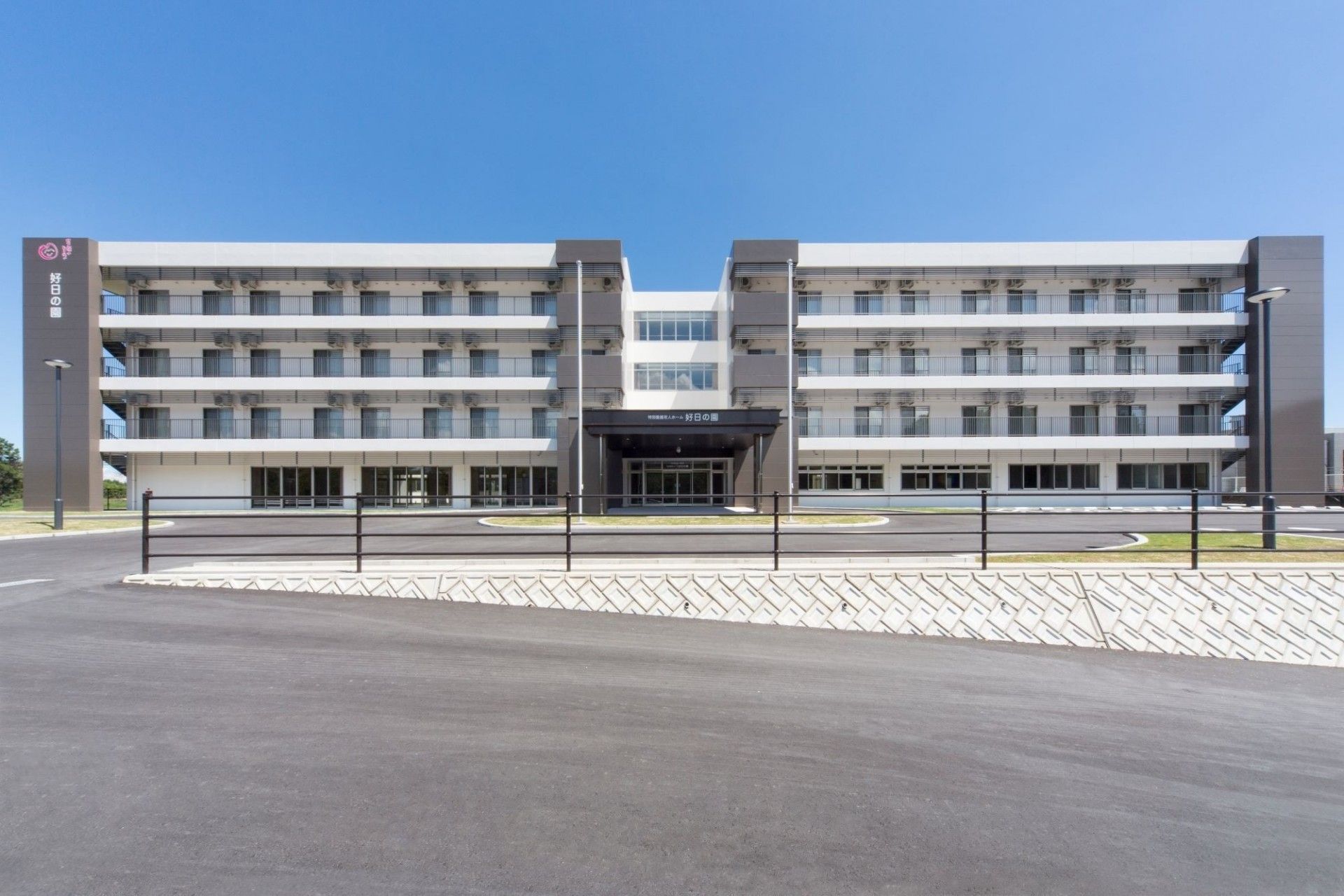 モダンな建物の外観