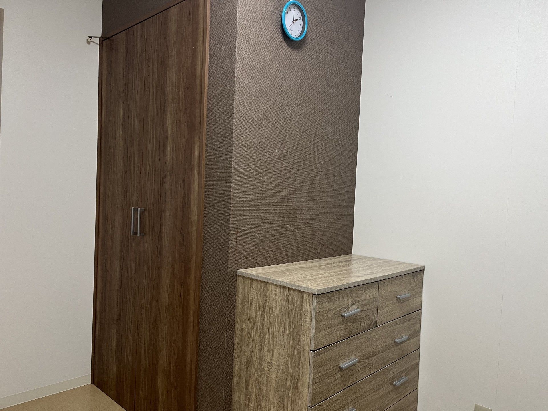 木製家具のある部屋