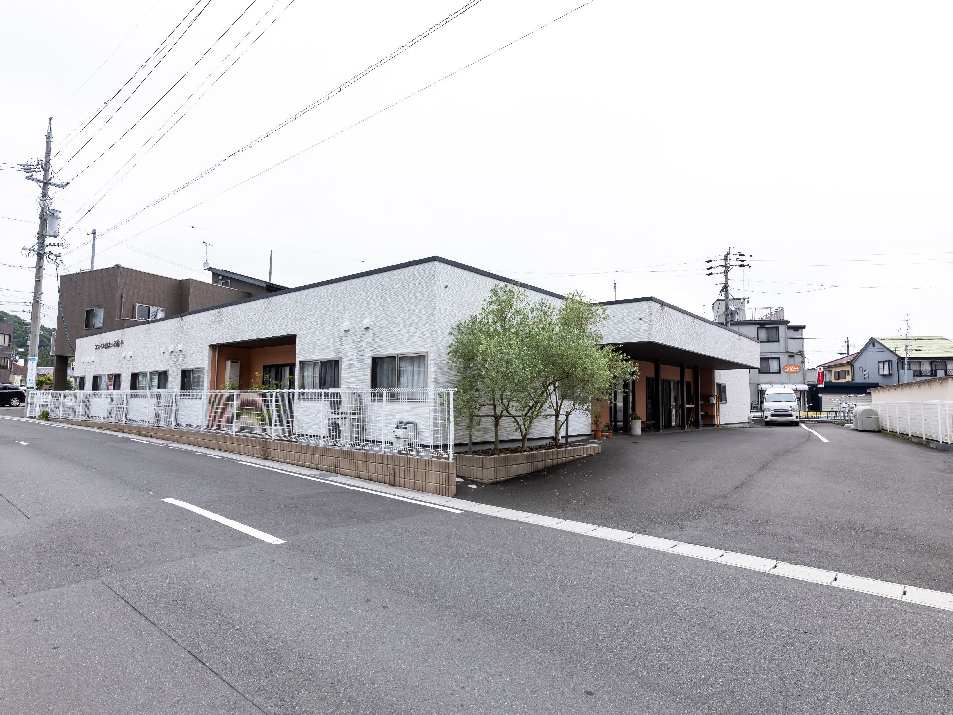 バリアフリー化された介護施設全体の外観