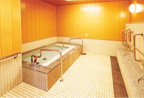 手すり付きの浴室