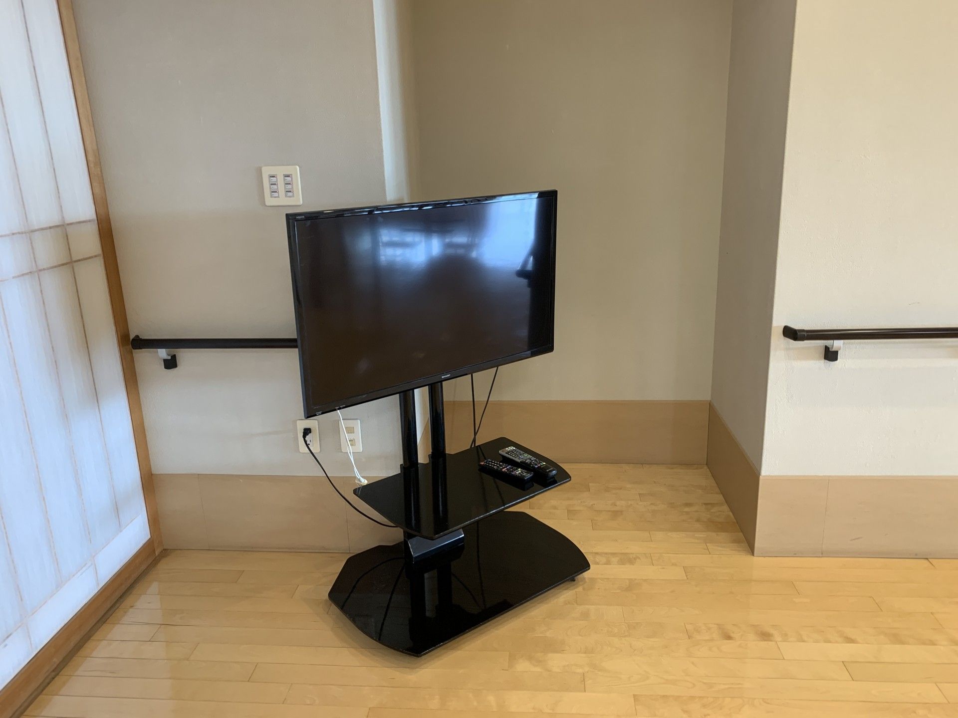 テレビとリモコンの設置