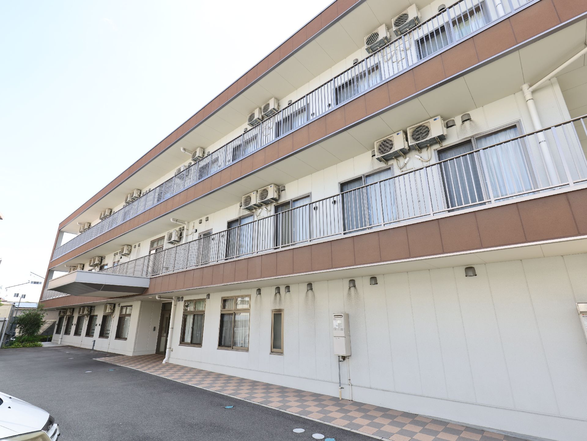 全室個室の施設外観