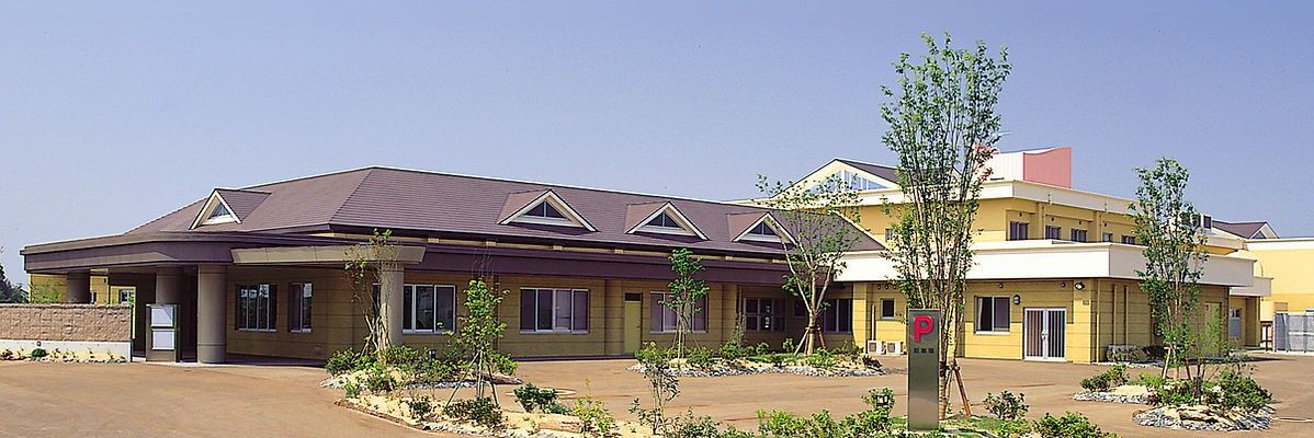 広々とした施設の外観