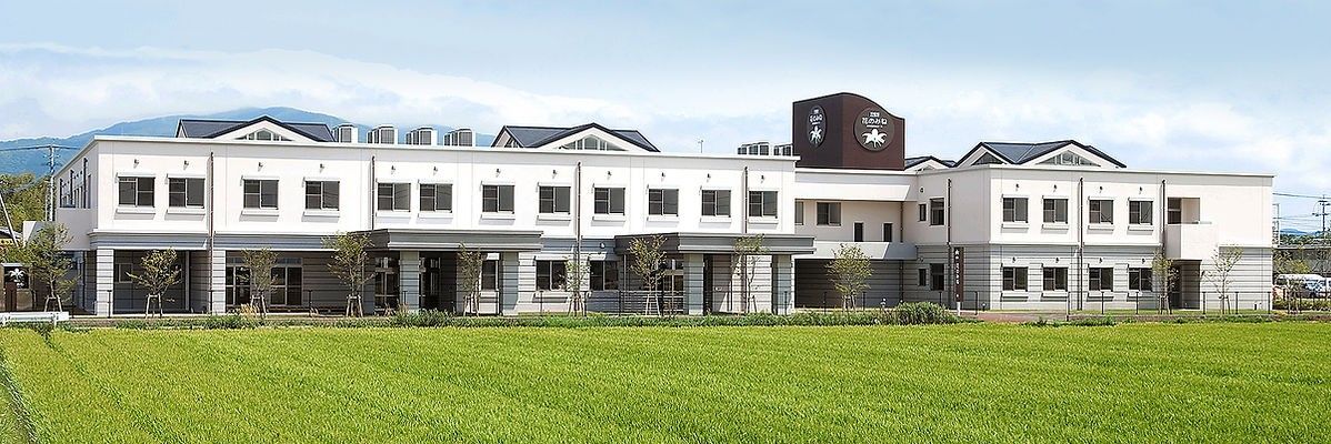 広々とした施設の外観