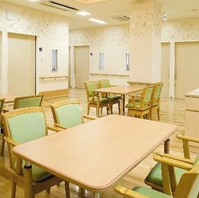 ゆったりとした食堂空間