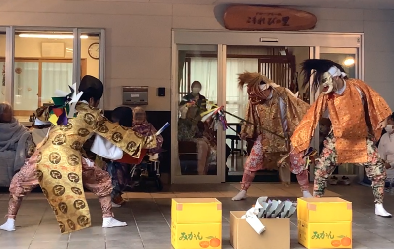 伝統的な舞踊の披露