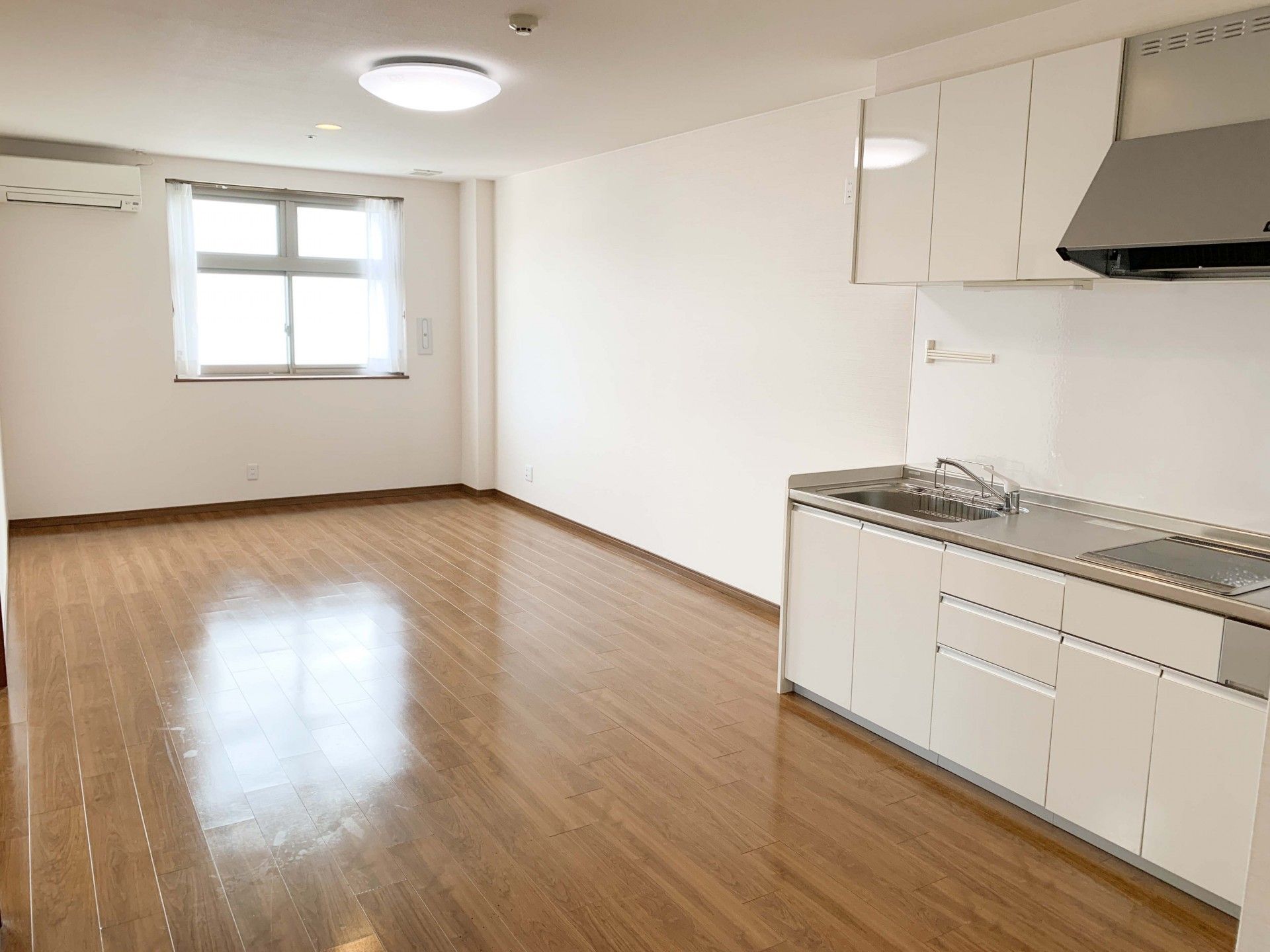 明るいキッチン付き居室