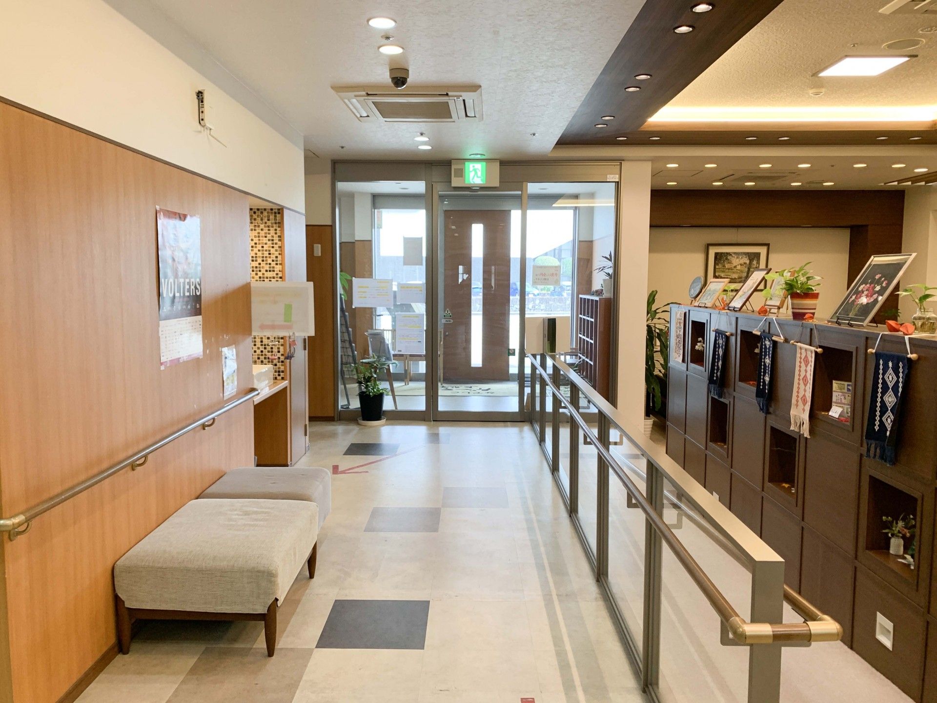 手すり付きの廊下