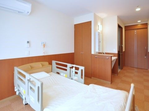 エバーライフ加島の居室。ご自宅より生活用品・家具を持ち込んでの居室環境をお作りいただけます。