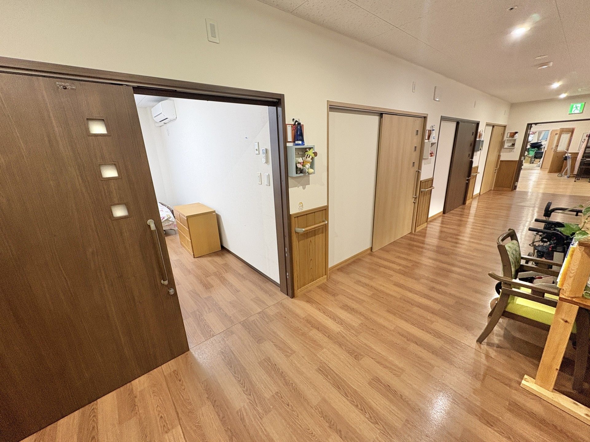 落ち着いた廊下の様子
