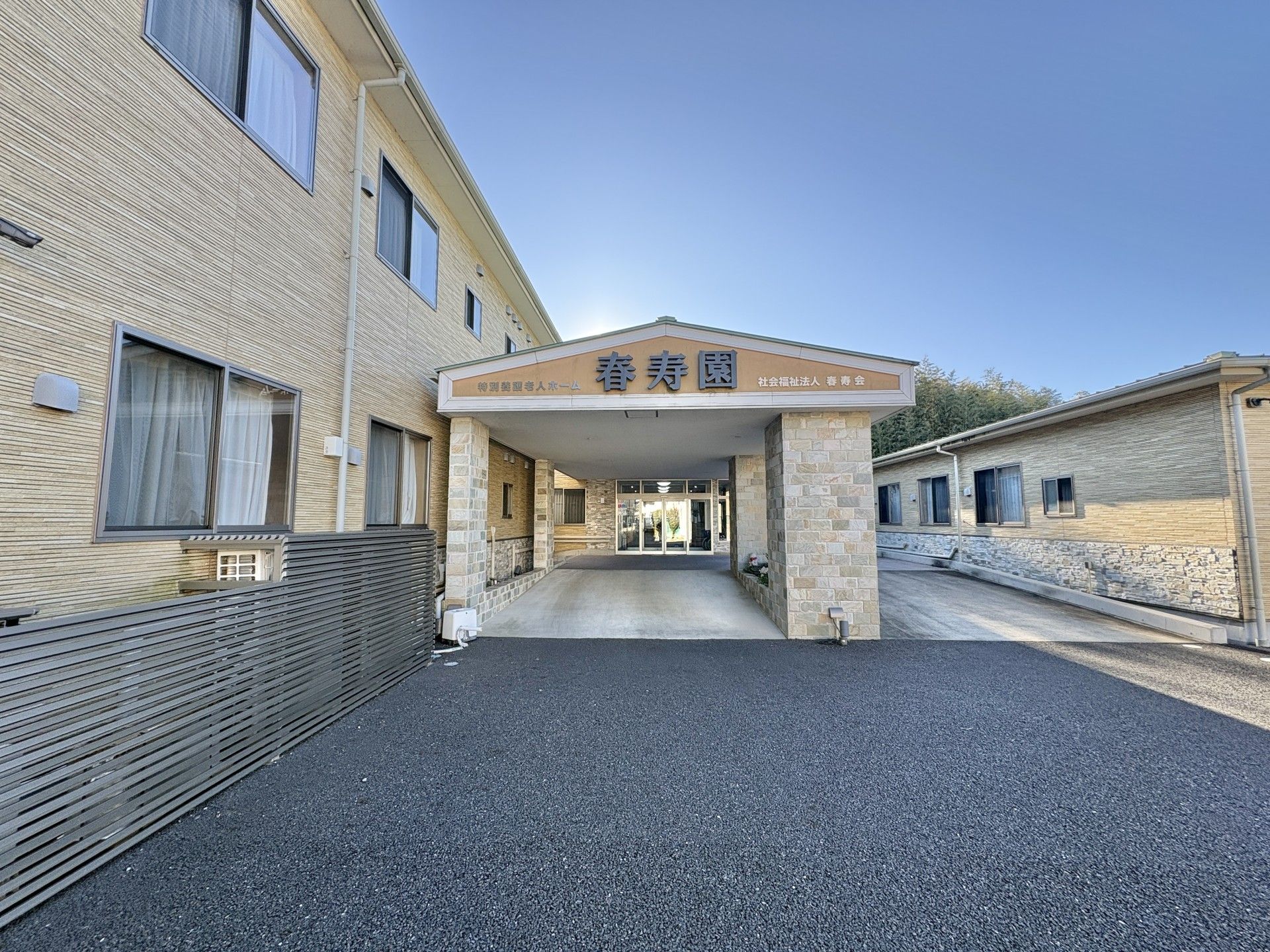 エントランスの外観