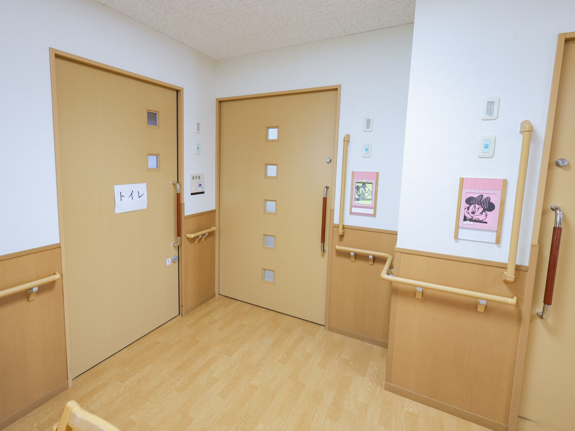 手すり付きの廊下