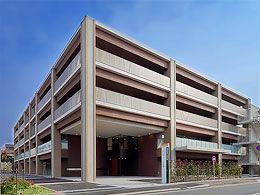 多階層の建物正面