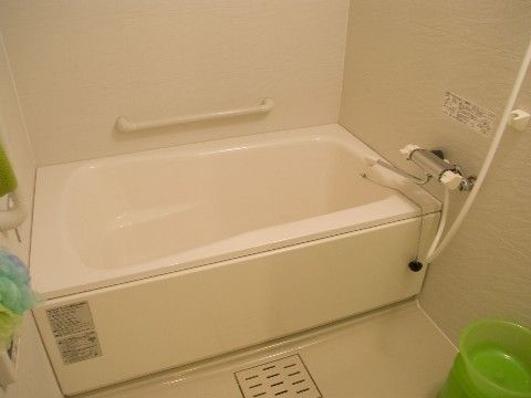 「いきいき倶楽部館 あびこ」の居室・浴室。個別浴室でゆったりと寛げる。