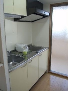 「いきいき倶楽部館 あびこ」の居室・キッチン。手軽な料理を楽しめる。