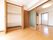 キッチンのある部屋と、奥の洋室と二間続いたつくりになっている。部屋の間にはガラスを張ったドアがあり、閉めて仕切ることもできる。