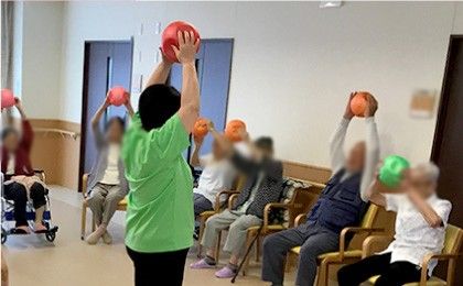 体操を楽しむ皆さんの様子