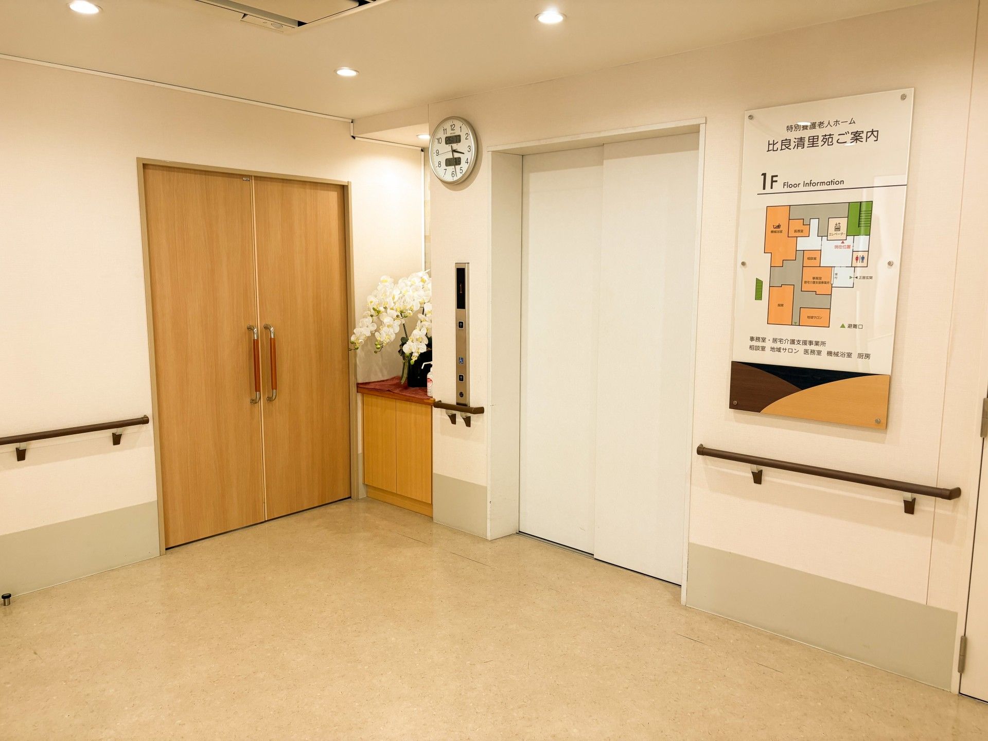 エレベーター前の廊下