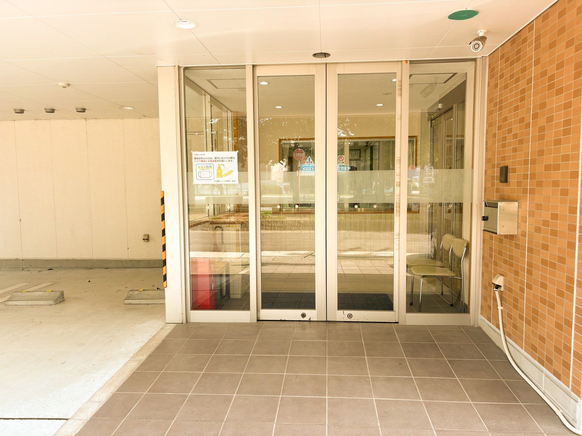 自動ドアの入口