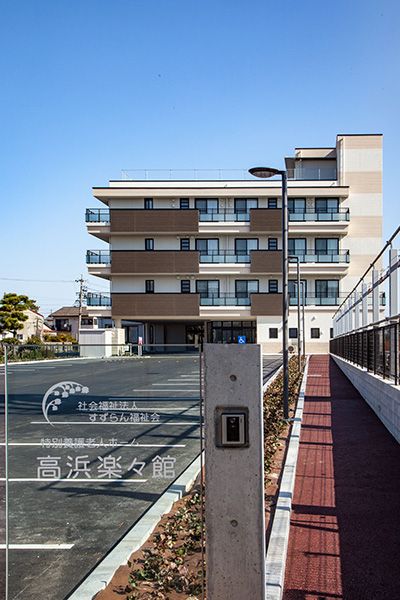 多階層の建物外観