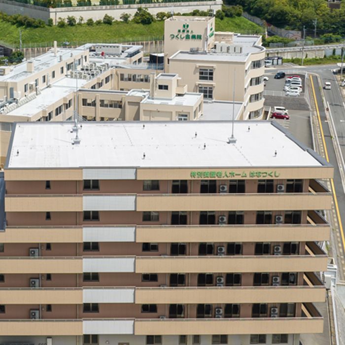 広々とした建物外観