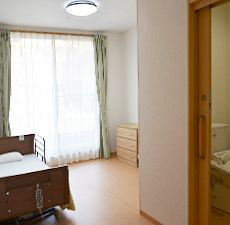 明るい個室の一角