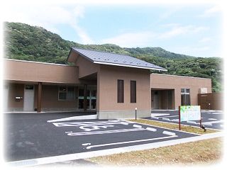 ゆったりとした入口の建物