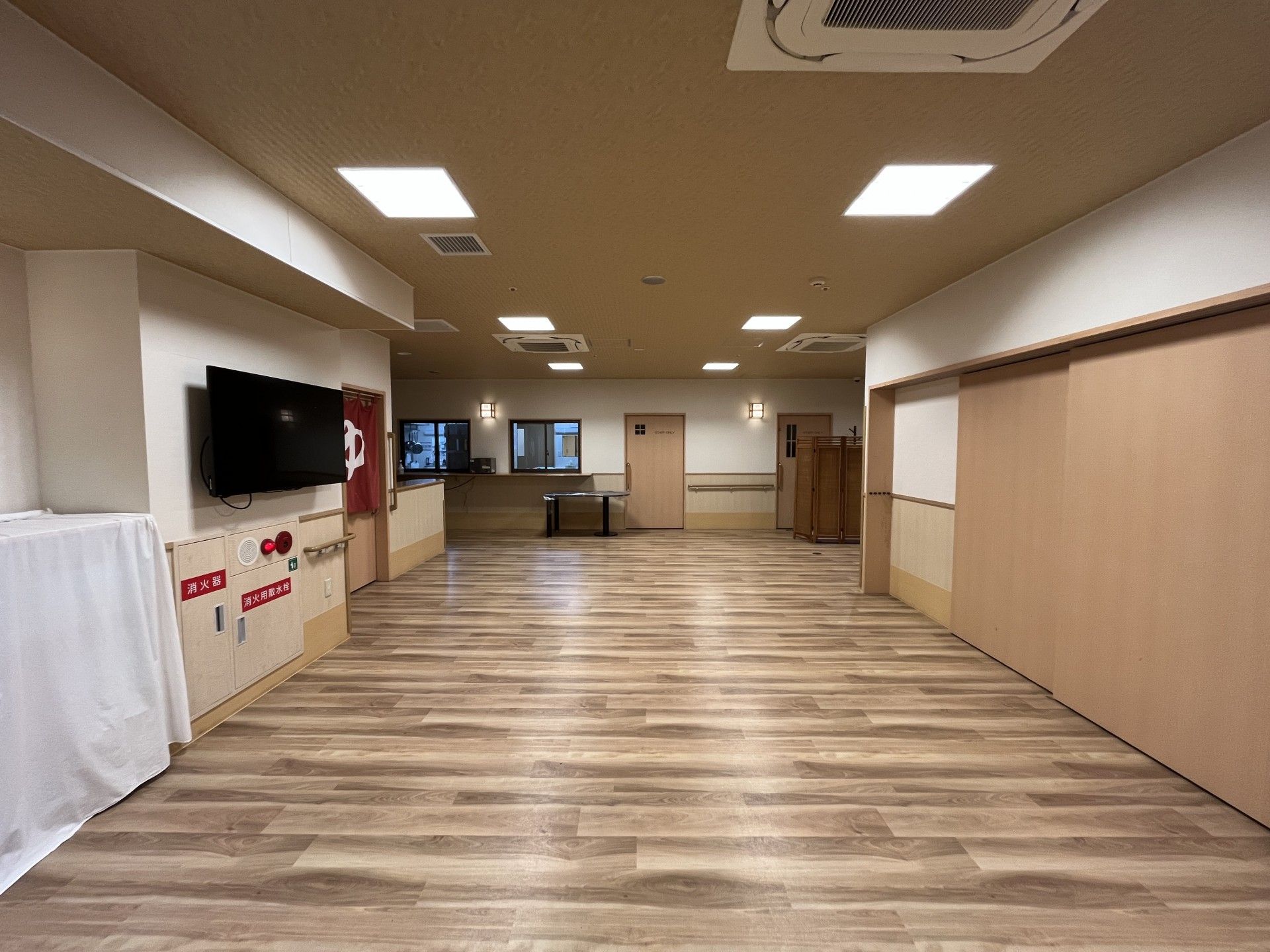 広い室内の様子